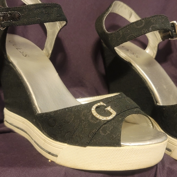 Guess black and white wedges - Picture 3 of 3